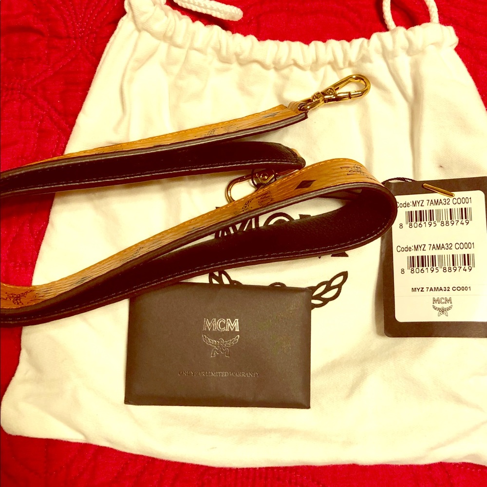 NWT MCM reversible shoulder strap in visetos